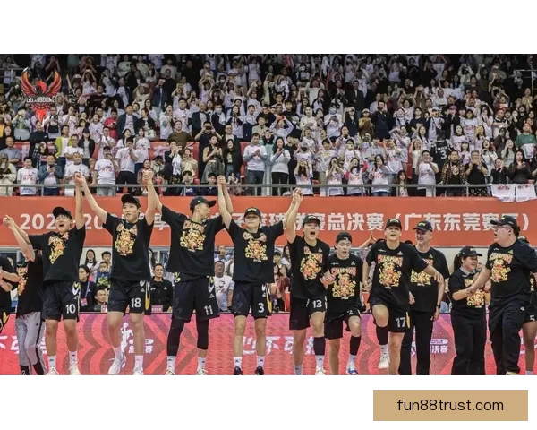 字母哥谈球队管理：边缘球员积极心态助力核心发挥